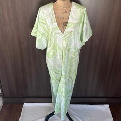 Conscious H&M Collection Light Green Kaftan- Size S - Nwt Recycled Polyester. Item Doesn’t Have Any Stretch. Fitted V-neck Kaftan For Vacation, Green Short Sleeve Kaftan For Spring, Fitted Kaftan For Vacation In Spring, Fitted Green Cover-up For Spring, H&m White Maxi Dress For Daywear, Green Printed V-neck Cover-up, Summer Beach Fitted Kaftan, Fitted Summer Beach Kaftan, Fitted Kaftan For Beach In Summer