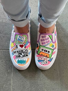 Converse Campaign, Customised Shoes, Doodle Shoes, Minnie Mouse Shoes, Custom Sneakers Diy, Painted Canvas Shoes, Canvas Shoe, Hand Painted Shoes