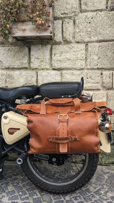 Motorcycle backpack bag made of genuine Italian full-grain vegetable-tanned leather Double use, as a bag to attach to your motorbike thanks to the adjustable straps on the back or as a simple backpack by wearing the two adjustable shoulder straps Vegetable tanned cow leather with a thickness of 2.5 mm Dimensions: Structure: 40 x 35 cm (adjustable in height up to 55 cm) Depth: 15 cm 4 mm bull shoulder base Made in Italy brushed brass buckle Premium Naturally Tanned Italian Full Grain Leather - Premium Full Grain Leather Adjustable shoulder straps, handle for convenient portability Adjustable bull leather rear straps to attach the backpack to your motorbike Built and hand-sewn with 7-layer nylon waxed thread by master craftsman Romolo - TWL Craftsman Customizable with phrases, names or dates Biker Style Leather Travel Bag, Leather Biker Bag For Everyday Use, Motorcycle Backpacks, Roll Top Backpack, Simple Backpack, Top Backpacks, Roll Top, Handmade Bag, Leather Bags Handmade