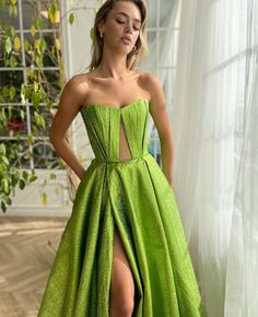 Teuta Matoshi, Rose Gown, Gala Gown, Formal Prom Dresses Long, Haute Couture Gowns, Formal Prom Dresses, Strapless Prom Dress, Exquisite Gowns, Green Gown