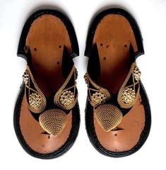 This is a beautiful Ghanaian Traditional Slipper. Ahenema is the local name for this Traditional Ghanaian Men’s pair of Slippers. It is a local sandal usually used by chiefs, queens, elderly people in the society and the rich or well-to-do in society. It is the royal footwear of the Akan and symbolizes pure elegance and class. It is worn during traditional events like festivals, funerals, marriage ceremonies and also worn for church functions in modern times.