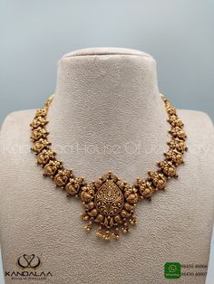 Middle Sets Gold For Wedding, Gold Necklace Women Short, Gold Bridal Necklace Indian, Short Gold Necklace Designs, Temple Necklace Jewellery, Antique Short Necklace Gold, Temple Jewelry Necklace Jewellery Designs, Antique Gold Necklace Indian Bridal Jewelry, Antic Jewellery Designs