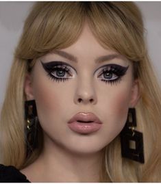 10 Retro Glamorous 70s Makeup Looks That Still Slay Today 70’s Makeup, 70s Disco Makeup, 70s Makeup Look, 70s Hair And Makeup, 1970s Makeup, 1960s Makeup, Disco Makeup, Hippie Makeup, Look Disco