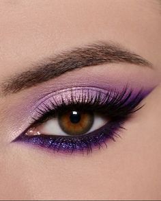 Violet Dress Makeup, Brown Eyelashes, Lavender Makeup, Eye Makeup Images, Eye Makeup Looks, Sleek Makeup, Makeup 101, Violet Eyes, Purple Makeup