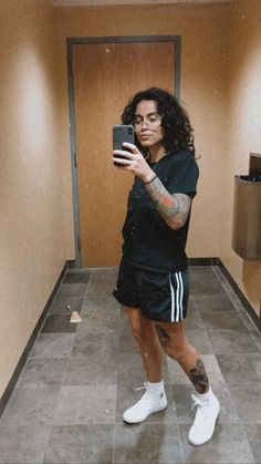 Lesbian Outfits Casual Tomboy Style Summer, Tom Boyish Outfits Summer, Kehlani Masc, Stud Aesthetic Outfits, Summer Masc Lesbian Outfits, Cute Tomboy Outfits Summer, Stem Summer Outfits, Masculine Summer Outfit Women, Stem Lesbian Style Summer