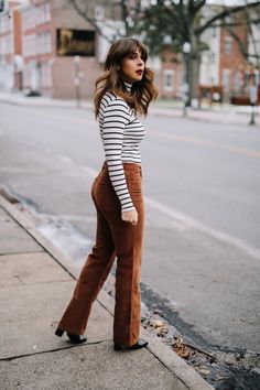 CORDUROY Winter Trendy Outfits, Jeans Marron, Corduroy Fashion, Winter Pants Outfit, Stylish Winter Outfits, Innovative Fashion, Baggy Pants, Inspiration Mode