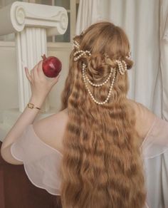 Wedding Hairstyles Fairy, Fantasy Bridal Hair, Blond Princess Aesthetic, Hair With Pearls In It, Vintage Hair Styles Long Hair, Got Hairstyles, Princess Hairstyles Aesthetic, Renfaire Hair, Ethereal Wedding Hair