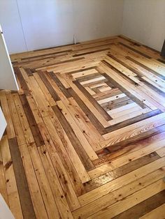 a wooden floor with the words pallet diy on it and an image of what i wish everyone knew about repurposing pallets