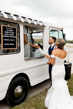 Bride and groom place their orders at an ice cream truck at their wedding reception. Ice Cream Truck Wedding, Food Truck Reception, Backyard Wedding Food, Ice Cream Wedding, Truck Wedding, Food Truck Wedding, Wedding Food Stations, Summer Wedding Reception, Hot Wedding