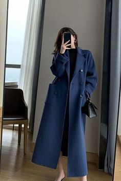 Blue Winter Office Peacoat, Long Wool Coat Women, Mantel Outfit, Adrette Outfits, Wool Coat Women, Blue Coat, Long Wool Coat