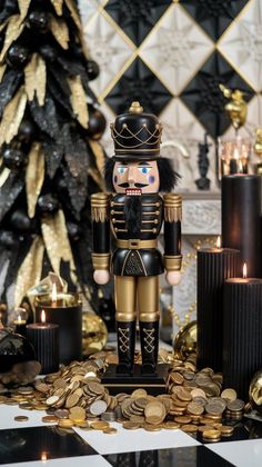 Black And Gold Nutcracker, Gold Nutcracker Christmas, Christmas Decor Nutcracker, Black Christmas Decor, Gold Christmas Decor Ideas, Nutcracker Tree, Gold Nutcracker, Black And Gold Christmas