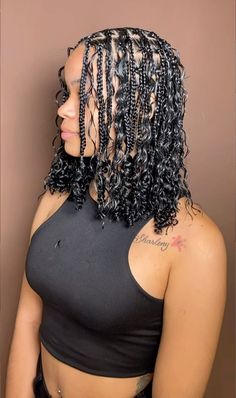 #knotlessboxbraids #braidedhairstyle #braidedhairstylesforblackwomen Bob Box Braids With Curls, Shorts Knotless Braids With Curls, Small Knotless Bob With Curls, Bob Knotless Braids No Curls, Short Medium Knotless Braids With Curls, Braided Bob With Curls, Knotless Short Braids With Curls, Bob Knotless Box Braids With Curls, Bohemian Knotless Braids Bob