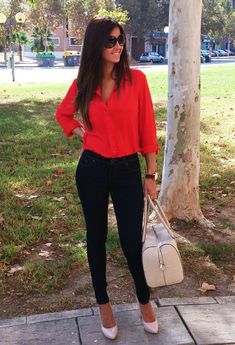 Outfits con blusas rojas que serán tendencia 1 Look Office, Fiesta Outfit