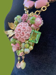 Vintage Green Jewelry With Unique Variations, Vintage Flower Jewelry Collectible, Vintage Collectible Flower Jewelry, Vintage Flower Jewelry For Collectors, Vintage Handmade Flower Jewelry, Vintage Handmade Floral Jewelry, Handmade Vintage Pink Jewelry, Victorian Flower-shaped Collectible Jewelry, Victorian Flower Collectible Jewelry