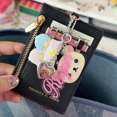 Sanrio Illustration, Amino Pfp, Wallet Aesthetic, Anime Items, Stylish School Bags, Inside My Bag, Purse Essentials, Handbag Essentials, Girls Tote