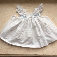 White Baby Girl’s Ruffle Dress! 3-6 Mo - Beautiful, Delicate, Feminine! 3 Button Back Closure. Gc! No Stains. Never Worn. Cute White Dresses With Buttons, Spring Playdate Dresses With Buttons, Cotton Dresses With Buttons For Playtime, Cute Daywear Dresses With Buttons, Spring Dresses With Buttons For Playdate, Sleeveless Cotton Baptism Dress With Ruffles, Cute Spring Baptism Dress, Cute Baptism Dress With Ruffles For Dress-up, Playful Baptism Dress With Ruffles