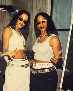 Rnb Style, Singer Outfits, Rapper Costume, 90s Rnb, Black 90s Fashion, 90s Rappers, 90’s Outfits