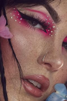 Harry Styles Makeup Ideas, Rave Makeup Pink, Pink Rhinestone Makeup, Valentine Makeup, Pink Glitter Makeup, Intense Makeup, Cool Makeup, Concert Makeup, Glitter Makeup Looks