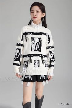 Lasaky - Chic and Relaxed Oversized Knit Sweater with Black and White Fringed Color Blocking Oversized Knitted Sweater, White Tassel, Oversized Sweater, Knitted Sweater, Olivia Mark, Sweater Accessories, Dark Aesthetic, Types Of Collars, Color Combinations