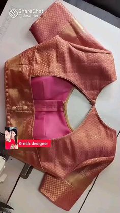 Choli Blouse Designs Latest Boat Neck, Back Neck Designs For Blouses Traditional, Blause Disine Latest, Paipin Blouse Designs, Blawuj Dijain New, Blouse Design For Simple Saree, Simple Blouse Stitching Ideas, Krrish Designer Blouse, Bot Nek Blouse Designs