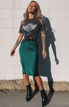 Street Mode, Rok Midi, Mode Hippie, Pastel Outfit, Bohol, Rocker Chic, Mode Inspo, Green Skirt