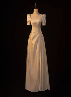 #fashion #trendy #aesthetic #dress #prom Square Wedding Dress, Light Wedding Dress, Culture Dress, Bride 2024, Ivory Prom Dresses, Light Wedding Dresses, Simple Satin, Wedding Dress Bride, Multi Way Dress