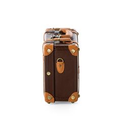 This luggage bag is the perfect everyday companion, featuring a long strap for comfortable and hands-free carrying. The ergonomic design is comfortable and stylish, ensuring you can go about your day with ease. Boxing Training, Cocoa Brown, Train Case, Green Pearls, Caramel Brown, Luggage Bag, Ergonomics Design, Ergonomic Design, Hands Free