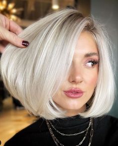 Bob With Platinum Highlights, Bob Haircuts For Women With Fine Hair, Blonde Bob Over 50, Pearl Laser Bob, Gray Hair Bobs, Gray Hair Bobs Older Women, White Bob Haircut, Blonde Chin Length Hair, White Women Hairstyles