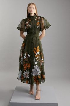 Petite Work Outfits, Petite Wedding Guest Dresses, Embroidered Cocktail Dress, Botanical Embroidery, Angel Sleeves, Tall Dresses, Outfits Petite, Modern Witch, Angel Sleeve