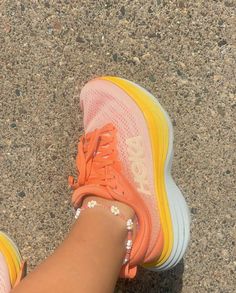 Hoka Sneakers, Athleisure Capsule Wardrobe, Athleisure Capsule, Cute Running Shoes, Summer Athleisure, Black Athleisure, Hoka Shoes