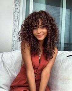 Chocolate Brown Hair Color Curly Hair, Curly Medium Length Hair With Bangs, Bangs With Curly Hair Natural Curls, Curly Hair Transition, Curly Hair Cuts For Round Faces, Curly Hair Cuts With Layers And Bangs, Curly Bangstyle Hair, Curly Hair With Curtain Bangs, Side Curly Hairstyles