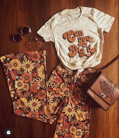 70s Aesthetic Fashion, Floral Pants Outfit, What To Wear Tomorrow, Groovy Clothes, Pants And Shirt, Hippie Birthday, Spring Fashion Chic