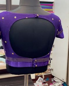 Raaj  தமிழ்நாடு🇮🇳 on Instagram: "🌟🎵Purple makes you feel Pride and Royal🎵 🌟Finishing and fitting is our fashion.  ⚠️This is not readymade blouse⚠️  ⚠️Blouse we post on our videos are customised for each customer ⚠️  ‼️SumanggaliDesigning’s will not responsible for comments which is not commented by us‼️" Purple Brocade Blouse Designs, Purple Blouse Designs, Casual Blouse Designs, Blouse Necklines, Cutwork Blouse, Easy Dress Sewing Patterns