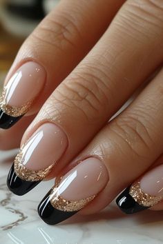 Black And Gold Nails, Gilded Glamour, Manicure Nail Designs, Elegant Nail Designs, Smink Inspiration, Modern Nails, Black Nail Designs