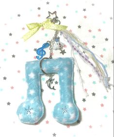 a key chain with a musical note hanging from it's side on a star patterned background