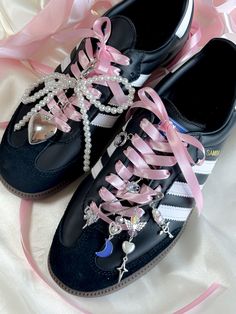 Add some sparkle and charm to your sneakers with these unique Pearl Shoelace Charms. Handmade with love and crafted from stainless steel, these shoe accessories are built to last. -Features a beautiful pearl bow tie design that adds a touch of elegance to your kicks. -Kpop fashion style meets balletcore and fairycore trends for a chic yet playful look. -The Y2K Silver Charms give off a trendy vibe that makes these charms perfect for any sneaker collection. Add some twinkle star charms for an ext Shoe Lace Decoration, Decorated Shoe Laces, Bows On Shoes, Cute Shoe Designs, Cute Low-top Sneakers For Gift, Sock Trends 2024, Shoe Lace Beads, Shoe Styles 2024, Sneaker Charms Diy