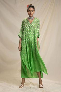 Shop for Rajdeep Ranawat Green Silk Bandhani Print Kimono Tunic for Women Online at Aza Fashions Green Kaftan, Rajdeep Ranawat, Bandhani Print, Printed Kaftan, Kaftan Tunic, Green Kimono, Bandhani Dress, Tunics Online, Tunic Dresses