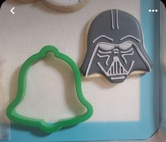 Darth Vader Cookies Decorated, Star Wars Cookies Royal Icing, May The 4th Be With You Cookies, Star Wars Decorated Cookies, Darth Vader Cookies, Star Wars Cookies Decorated, Star Wars Desserts, Star Wars Sugar Cookies