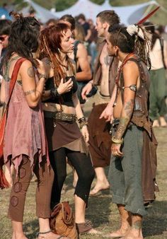 Hippie Rave Outfits, Hippie Festival Outfit, Psytrance Clothing, Rave Outfits Men, Urban Hippie, Hippie Lifestyle, Boho Chique, Festival Outfits Rave, Beautiful Dreadlocks