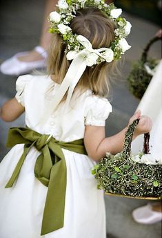 Shrek Wedding, Green Wedding Suit, Korean Wedding Dress, Flower Girl Crown