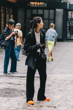 Botas Cowboy, Emmanuelle Alt, New York Fashion Week Street Style, Fashion Tips For Women, Fashion Week Street Style, Asian Fashion, New York Fashion Week