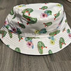 Super Cute And Perfect For Summer! Playful White Adjustable Bucket Hat, Adjustable White Playful Bucket Hat, Playful Adjustable White Bucket Hat, Casual White Bucket Sun Hat, Casual White Adjustable Sun Hat, Casual White Bucket Hat With Short Brim, Casual White Sun Hat For Spring, Casual White Sun Hat, Casual White Wide Brim Bucket Hat