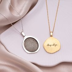 Our Retro Style Fingerprint Necklace is the perfect personalized gift for Mom. This stylish necklace is handmade from 925K silver and can be plated in 14K gold for a luxurious look. The large pendant measures 38x23mm, and the small one is 31x23mm. The necklace also features an actual fingerprint, making it a meaningful and special gift for Mom. It is a great memorial gift, or a way to show your appreciation. Ready to ship in 1-3 days, this necklace also includes free shipping for all products. Show Mom your love with this unique and stylish Retro Style Fingerprint Necklace. *  Can engrave any name & emoji & signature or fingerprint - Get a personalized necklace with our custom handwriting necklace! Perfect gift for any occasion, with it you can create a meaningful keepsake with a special n Handwriting Necklace Custom, Fingerprint Necklace, Special Gifts For Mom, Handwriting Necklace, Handwriting Jewelry, Fingerprint Jewelry, Stylish Necklace, Personalized Gifts For Mom, Rose Gold Pendant