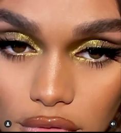 Gold Makeup Inspiration, Gold Eyeshadow Black Women, Golden Hour Makeup Looks, Golden Eye Makeup Look, Yellow Make Up, Gold Rhinestone Makeup, Creative Makeup Looks Colorful, Makeup For Gold Dress, Golden Makeup Look