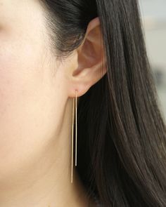 14K Solid Gold Threader Earrings, 14K Long Threader Earrings, 14K Ear Threads, Very Dainty Earrings, Delicate Earrings, Minimalist Earrings, Simple Earrings Please note that these earrings are made to order. S P E C S ♦ All of our jewelry is handmade in our studio in Seoul, Korea. ♦ 14K Yellow Gold ♦ Overall earring length is about 4.72 Inch Long (120mm) ♦ Chain is 1.2 mm Thick ♦ Listing is for 1 Pair of Earrings DESCRIPTION Minimalistic threader earrings in 14K solid gold. Long delicate chain h Gold Threader Earrings, Threader Earrings Gold, Geode Earrings, Hammered Hoop Earrings, Prom Earrings, Earrings Minimalist, Threader Earrings, Delicate Earrings, Dainty Earrings