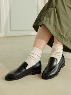 Editor's NotesByeuuns is a shoe brand that expresses the gap between new trends and classics with refined conciseness.- Diagonal shaped toe- U-line stitch detail- Good sweat absorption- Minimal and classic moodMeasurements(in.)KR size- Size: KR 225MM (US 5.5) - KR 250MM (US 8)- Heel height: 0.79 in.Composition & Care- Upper: Cowhide, Lining: Pigskin- Avoid direct heat and moisture- The leather may have fine scratches and wrinkles- Professional cleaning is needed- Keep it in a dust bagDe Classic Slip-ons With Rubber Sole And Flat Heel, Classic Slip-on Flat Heel Oxfords, Classic Round Toe Slip-ons For Spring, Classic Slip-on Leather Shoes For Spring, Classic Spring Business Casual Slip-ons, Classic Round Toe Slip-ons For Office, Classic Slip-ons With Rubber Sole For Fall, Classic Spring Slip-ons With Round Toe, Classic Cushioned Loafers For Workwear