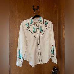 Beautiful Lightly Worn Vintage Skully Shirt Size Small Embroidered Button-up Western Tops, Western Style Embroidered Button-up Top, Western Style White Embroidered Top, White Embroidered Western Top, Western Long Sleeve Top With Floral Embroidery, Vintage Cactus, Cactus Shirt, Button Shirt, Shirt Color