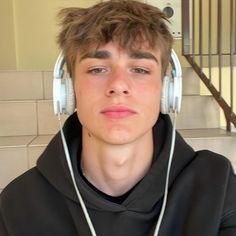 Messy Hair Boy, Young Men Haircuts, Icona Ios, Male Haircuts Curly, Men Blonde Hair, Hair Inspiration Short, Men Haircut Styles, Mens Haircuts, Short Straight Hair