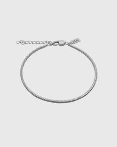 Lima is a bracelet that embodies simplicity and elegance. Crafted with a minimalist design, it features a delicate chain that adds a touch of sophistication to any look. Length: 16 cm + 4 cm adjustable Width: 1.5 mm Silver Minimalist Bracelet With Adjustable Clasp, Minimalist Silver Bracelet With Adjustable Clasp, Minimalist Silver Chain Bracelet With Adjustable Length, Minimalist Metal Charm Bracelet For Everyday, Minimalist Bangle Bracelet With Delicate Chain, Minimalist Adjustable Metal Charm Bracelet, Minimalist Everyday Charm Bracelet With Delicate Chain, Minimalist Chain Bracelet With Adjustable Bangle, Minimalist Adjustable Chain Bangle Bracelet