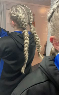 Track Hair Styles, Hairstyles For Track, Athletic Hair Styles, Hunger Games Hairstyles, Tournament Hairstyles, Race Day Hairstyles, Double Bubble Braid, Softball Hair Ideas, Sporty Braids